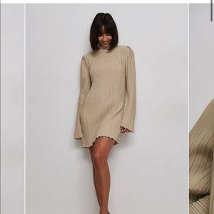 Taylor lashae x na-kd beige pleated dress